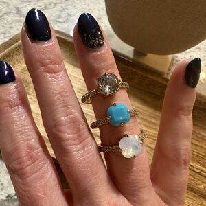 Stella & Dot set of 3 stone rings gold
Great for stacking or wear alone